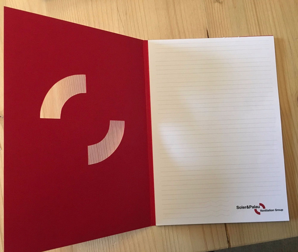 Libreta con troquel en la portada